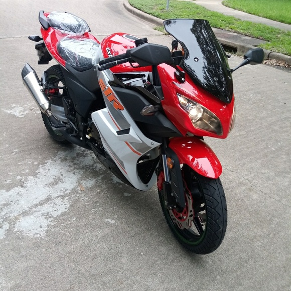 Motorcycle - Picture 5 of 8